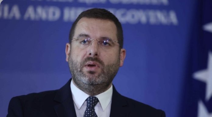 SRAMOTNO: KOVAČEVIĆ UPOREDIO ALIJU IZETBEGOVIĆA S HITLEROM SRAMOTNO: KOVAČEVIĆ UPOREDIO ALIJU IZETBEGOVIĆA S HITLEROM - featured image