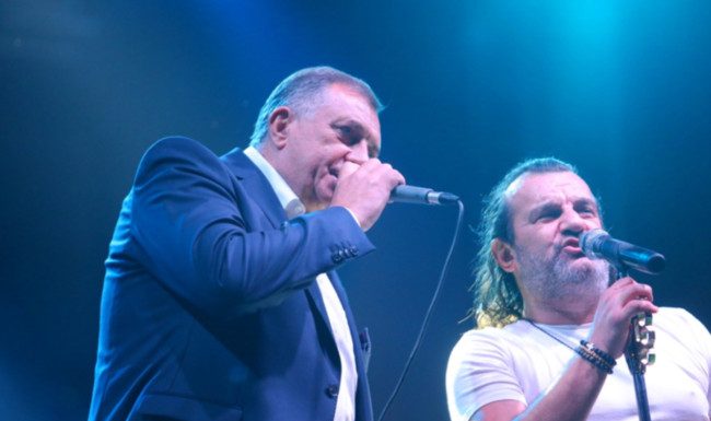 Aca Lukas javno napao Dodika: “Ti si izdajnik, prodao si i mene i Vučića” Aca Lukas javno napao Dodika: “Ti si izdajnik, prodao si i mene i Vučića” - featured image