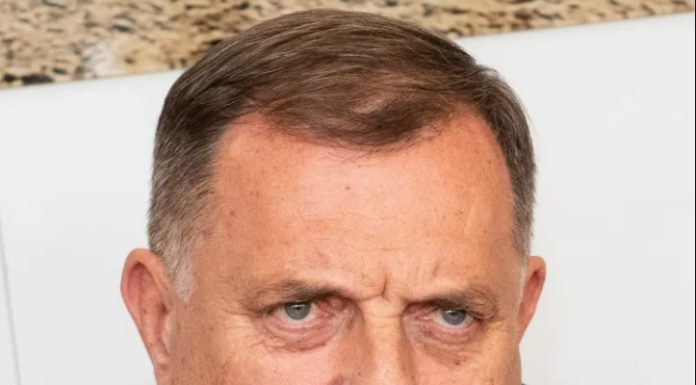 SKANDAL NA RTRS-u: Bošnjaci na meti zbog kupovine stanova u Istočnom Sarajevu – po Dodikovoj matrici SKANDAL NA RTRS-u: Bošnjaci na meti zbog kupovine stanova u Istočnom Sarajevu – po Dodikovoj matrici - featured image