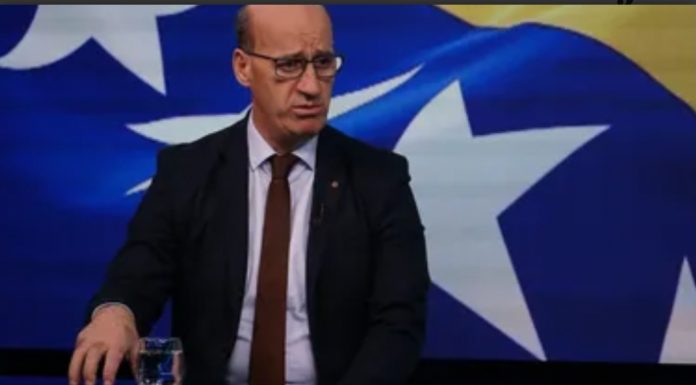 SKANDALOZNO U RS-u! Ramiz Salkić otvoreno progovorio: Evo šta je prava namjera medija u ovom entitetu SKANDALOZNO U RS-u! Ramiz Salkić otvoreno progovorio: Evo šta je prava namjera medija u ovom entitetu - featured image