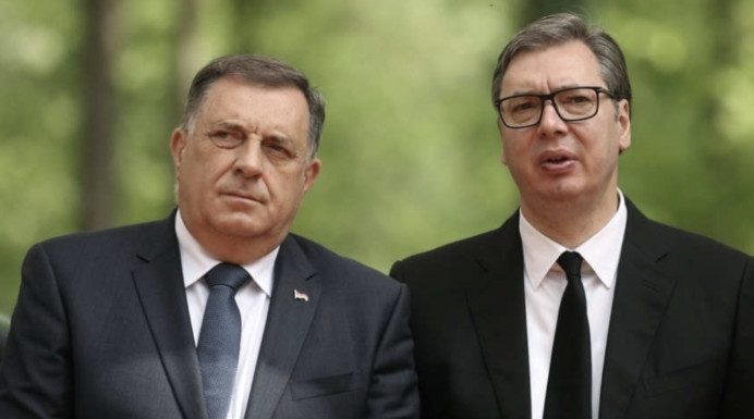 KULMINIRAO SUKOB VUČIĆA I DODIKA: Predsjednik Srbije bijesan nakon saznanja šta je Milorad dogovorio s Amerikancima KULMINIRAO SUKOB VUČIĆA I DODIKA: Predsjednik Srbije bijesan nakon saznanja šta je Milorad dogovorio s Amerikancima - featured image