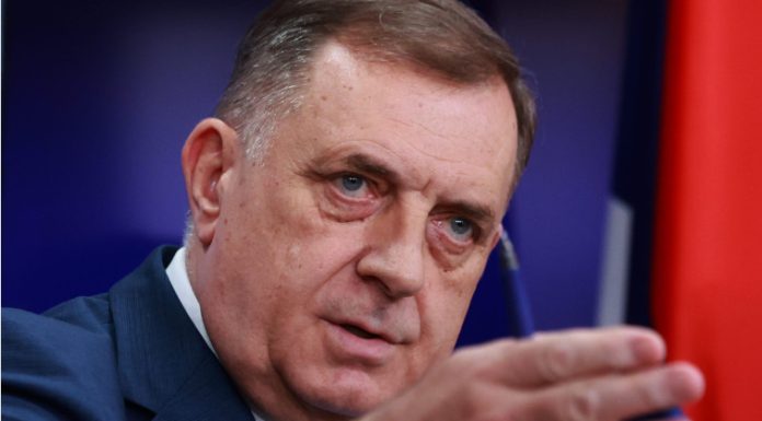 Dodik ponovo zaprijetio secesijom: Postavio uslove za ostanak u BiH i poručio – „To nije država“ Dodik ponovo zaprijetio secesijom: Postavio uslove za ostanak u BiH i poručio – „To nije država“ - featured image