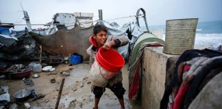 Kako djeca ovo mogu izdržati: Stotine hiljada raseljenih u Gazi u opasnosti od poplava - featured image