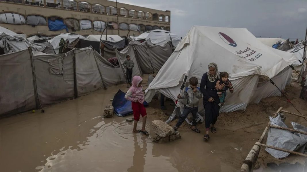 Smrtna opasnost u šatorima: Snažne kiše uništile domove raseljenih u Pojasu Gaze - featured image