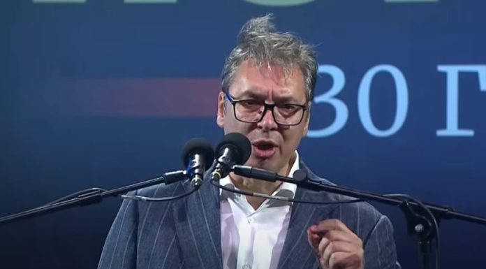 Vučić kao pokvarena ploča: Najavio novo obraćanje javnosti, građani ga ismijali Vučić kao pokvarena ploča: Najavio novo obraćanje javnosti, građani ga ismijali - featured image