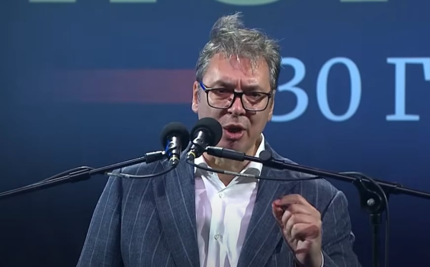 Vučić kao pokvarena ploča: Najavio novo obraćanje javnosti, građani ga ismijali - featured image Vučić kao pokvarena ploča: Najavio novo obraćanje javnosti, građani ga ismijali - featured image