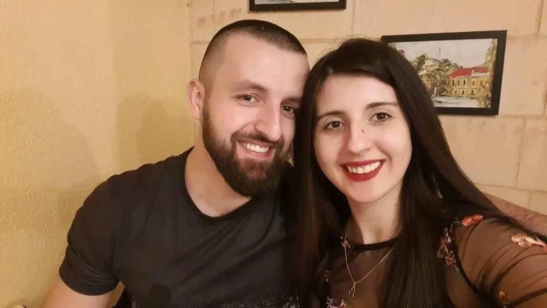 Tri godine bola i borbe: Anel Bećirspahić ostao bez odgovora o smrti supruge i bebe - featured image Tri godine bola i borbe: Anel Bećirspahić ostao bez odgovora o smrti supruge i bebe - featured image