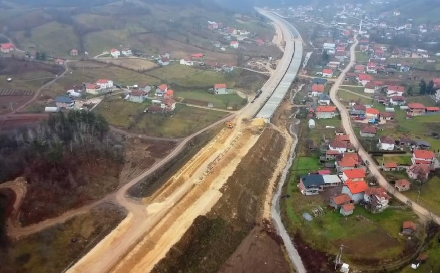 Snimak iz zraka: Pogledajte kako teku radovi na jednoj od najzahtjevnijih dionica na koridoru Vc - featured image