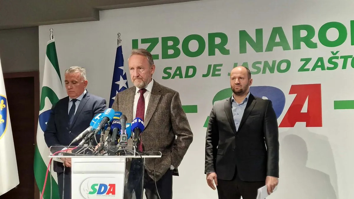 Izetbegović o koaliciji Trojke sa SNSD-om i HDZ-om: Tri godine poniženja i države i naroda - featured image Izetbegović o koaliciji Trojke sa SNSD-om i HDZ-om: Tri godine poniženja i države i naroda - featured image