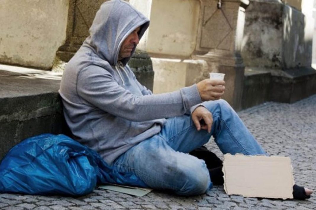 Veliko srce: Beskućnik donirao 200 eura samohranim majkama: Htio im uljepšati praznike - featured image Veliko srce: Beskućnik donirao 200 eura samohranim majkama: Htio im uljepšati praznike - featured image