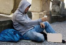 Veliko srce: Beskućnik donirao 200 eura samohranim majkama: Htio im uljepšati praznike Veliko srce: Beskućnik donirao 200 eura samohranim majkama: Htio im uljepšati praznike - featured image