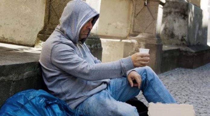 Veliko srce: Beskućnik donirao 200 eura samohranim majkama: Htio im uljepšati praznike Veliko srce: Beskućnik donirao 200 eura samohranim majkama: Htio im uljepšati praznike - featured image