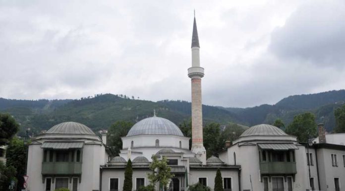Islamska zajednica u BiH: Srednjoškolcima i studentima omogućiti da klanjaju džumu Islamska zajednica u BiH: Srednjoškolcima i studentima omogućiti da klanjaju džumu - featured image