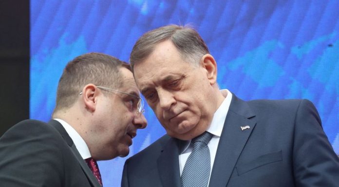 Vlast u RS-u ‘riga’ vatru nakon odluke CIK-a: Jadno je šta smo dočekali od Srba, izazivaju sukobe Vlast u RS-u 'riga' vatru nakon odluke CIK-a: Jadno je šta smo dočekali od Srba, izazivaju sukobe - featured image