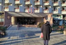 Užas u BiH: Štićenik Doma penzionera skočio sa drugog sprata i ostao na mjestu mrtav Užas u BiH: Štićenik Doma penzionera skočio sa drugog sprata i ostao na mjestu mrtav - featured image