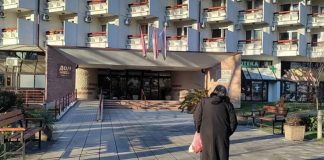 Užas u BiH: Štićenik Doma penzionera skočio sa drugog sprata i ostao na mjestu mrtav - featured image