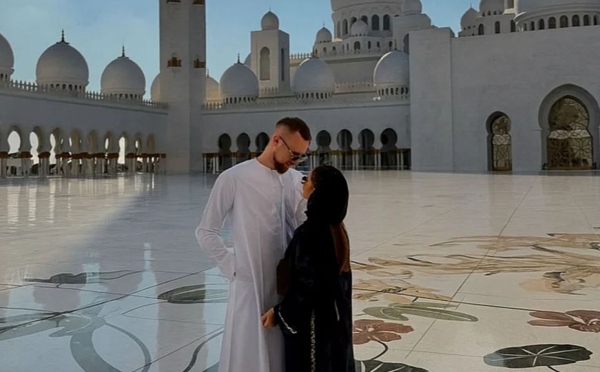 Džanan Musa sa suprugom u turističkom obilasku Abu Dhabija: Posjetili čuvenu džamiju - featured image