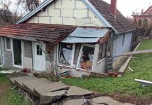 Dok je sjedio na kauču, komšija im automobilom ‘sletio’ na kuću: Mladić tek položio vozački Dok je sjedio na kauču, komšija im automobilom 'sletio' na kuću: Mladić tek položio vozački - featured image