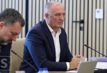 Zukan Helez o Dodiku i SNSD-u nakon odluke CIK-a: “Još jedan dokaz da su obične seoske varalice” Zukan Helez o Dodiku i SNSD-u nakon odluke CIK-a: "Još jedan dokaz da su obične seoske varalice" - featured image