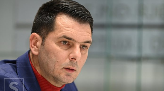 Emir Spahić otklonio dilemu da li će Anel Ahmedhodžić igrati za Zmajeve u baražu Emir Spahić otklonio dilemu da li će Anel Ahmedhodžić igrati za Zmajeve u baražu - featured image