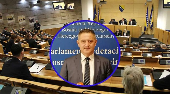 Kredit na kredit, dug na narod! Peštek upozorio: Federacija je već ozbiljno i prekomjerno zadužena Kredit na kredit, dug na narod! Peštek upozorio: Federacija je već ozbiljno i prekomjerno zadužena - featured image