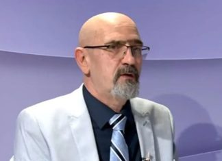 Policija pretresa studio i kuću Fatmira Alispahića zbog krivičnog djela povreda privatnosti djeteta Policija pretresa studio i kuću Fatmira Alispahića zbog krivičnog djela povreda privatnosti djeteta - featured image