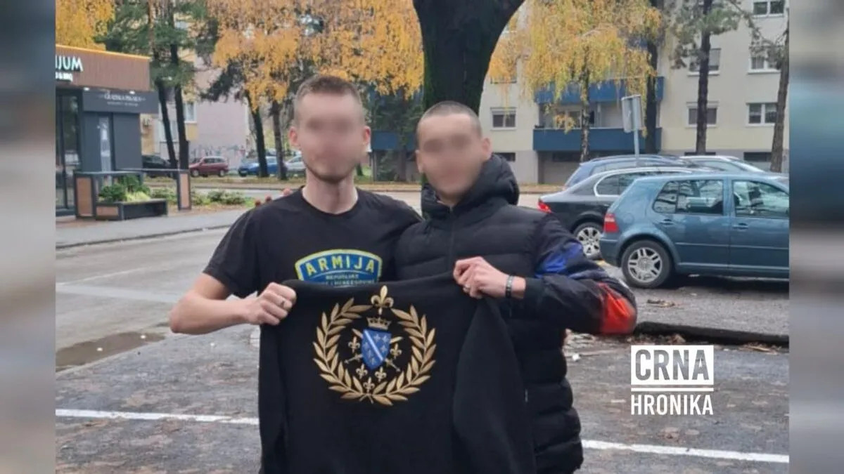 Nakon oduzimanja majice Armije RBiH, Adnan dobio duksericu sa ljiljanima - featured image Nakon oduzimanja majice Armije RBiH, Adnan dobio duksericu sa ljiljanima - featured image