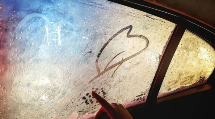 Najbrži način za odmagljivanja stakala na automobilima: Treba vam jedna uobičajena namirnica Najbrži način za odmagljivanja stakala na automobilima: Treba vam jedna uobičajena namirnica - featured image