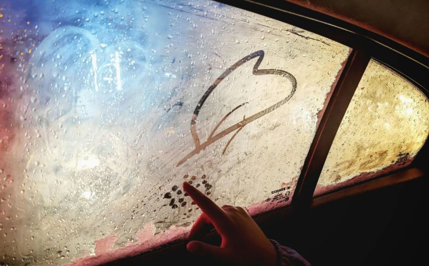 Najbrži način za odmagljivanja stakala na automobilima: Treba vam jedna uobičajena namirnica - featured image