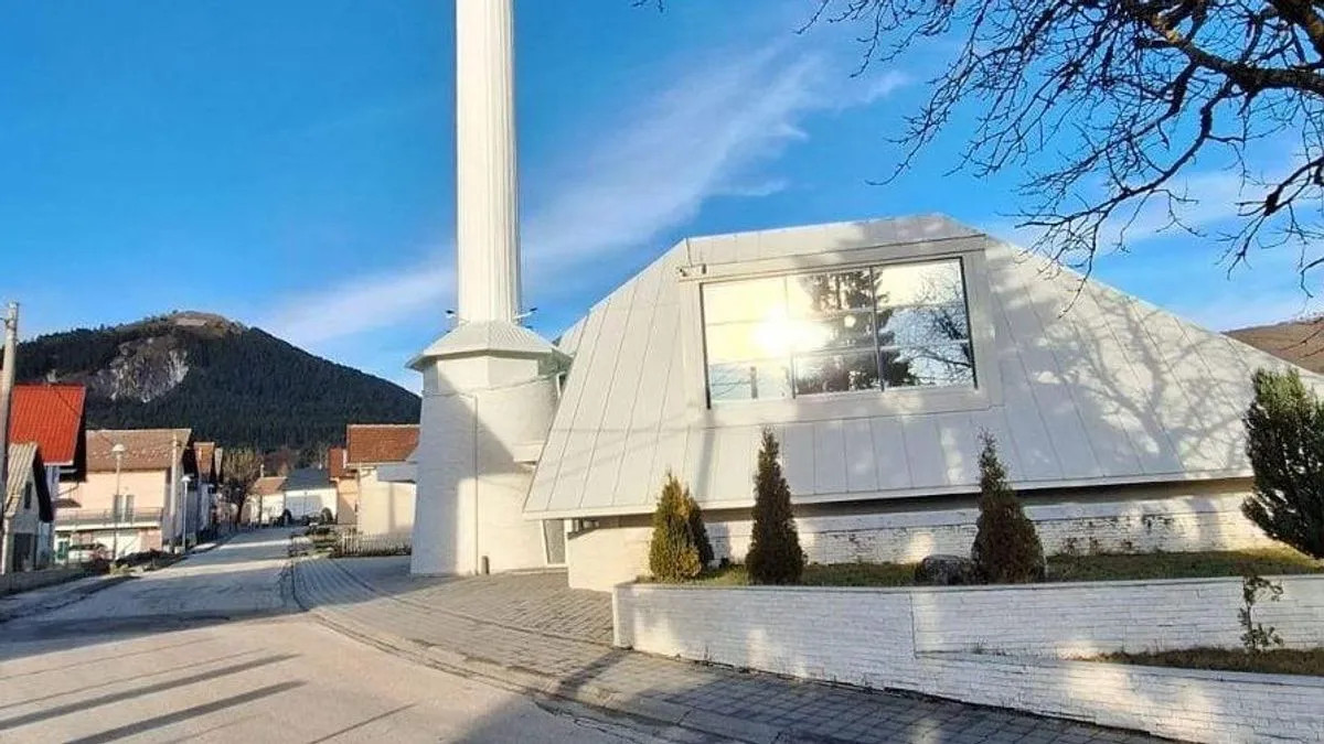 Imam napadnut u Kupresu: Sačekao ga ispred džamije a onda... - featured image Imam napadnut u Kupresu: Sačekao ga ispred džamije a onda... - featured image