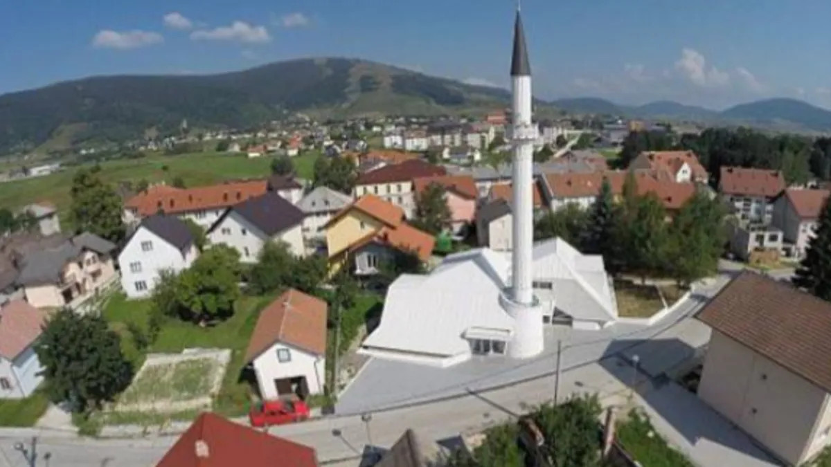 Oglasila se policija nakon napada na efendiju: Počinilac identifikovan - featured image Oglasila se policija nakon napada na efendiju: Počinilac identifikovan - featured image