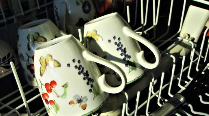 Zašto vam se suđe ne opere kako treba u mašini: Dodajte jednu stvar i riješite problem Zašto vam se suđe ne opere kako treba u mašini: Dodajte jednu stvar i riješite problem - featured image