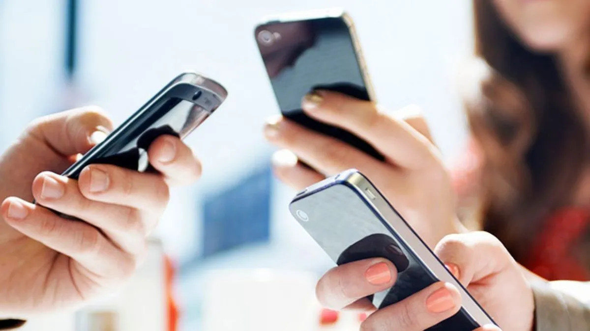 Novi udar na džepove građana: Od iduće godine drastično poskupljuju popularni mobiteli - featured image Novi udar na džepove građana: Od iduće godine drastično poskupljuju popularni mobiteli - featured image