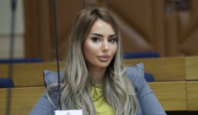 Dodikova političarka pod lupom: Da li je Nikolina Šljivić za 4 mjeseca završila fakultet? Dodikova političarka pod lupom: Da li je Nikolina Šljivić za 4 mjeseca završila fakultet? - featured image