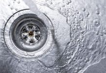 Idealno rješenje za začepljen odvod: Ne trošite novac na majstore, potrebne su vam samo dvije stvari Idealno rješenje za začepljen odvod: Ne trošite novac na majstore, potrebne su vam samo dvije stvari - featured image