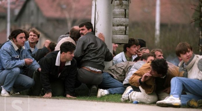 Njemački list o ‘Sarajevo safariju’: “Djeca su bila najtraženiji trofej, zatim muškarci, onda žene” Njemački list o 'Sarajevo safariju': "Djeca su bila najtraženiji trofej, zatim muškarci, onda žene" - featured image