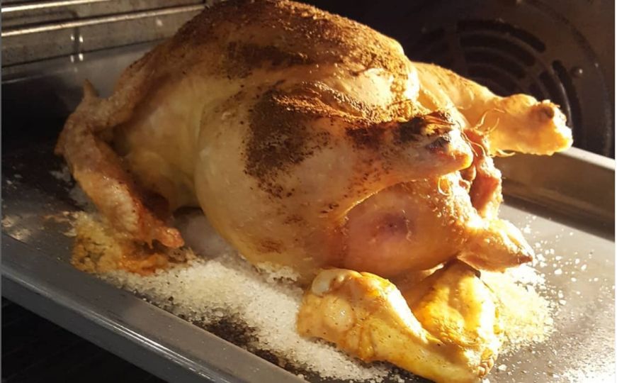 Pečeno pile na kilogramu soli: TikTok je poludio za ovim receptom - featured image