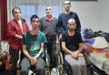 Pomozimo porodici Šehović: Majka Safija brine o dva nepokretna sina koji boluju od multiple skleroze Pomozimo porodici Šehović: Majka Safija brine o dva nepokretna sina koji boluju od multiple skleroze - featured image