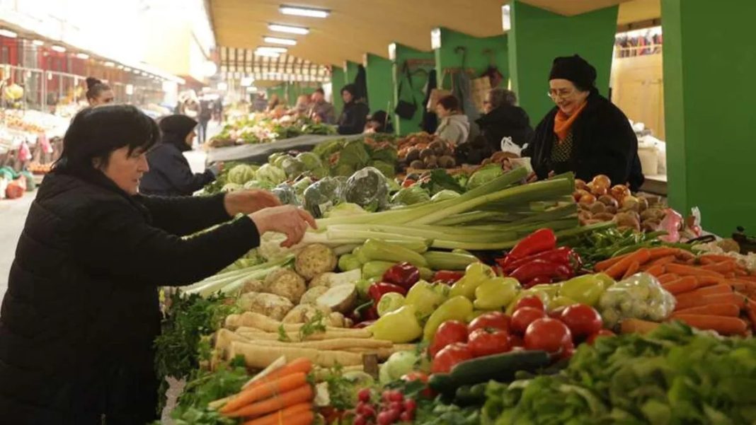 Cijene koje 'mame' ili iznenađuju: Evo koliko košta voće i povrće na pijaci - featured image