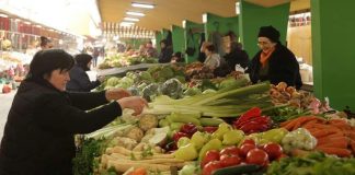 Cijene koje 'mame' ili iznenađuju: Evo koliko košta voće i povrće na pijaci - featured image