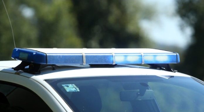 Ubio roditelje, pa skočio sa balkona! Nezapamćena tragedija, komšije zatekle tijelo na pločniku Ubio roditelje, pa skočio sa balkona! Nezapamćena tragedija, komšije zatekle tijelo na pločniku - featured image