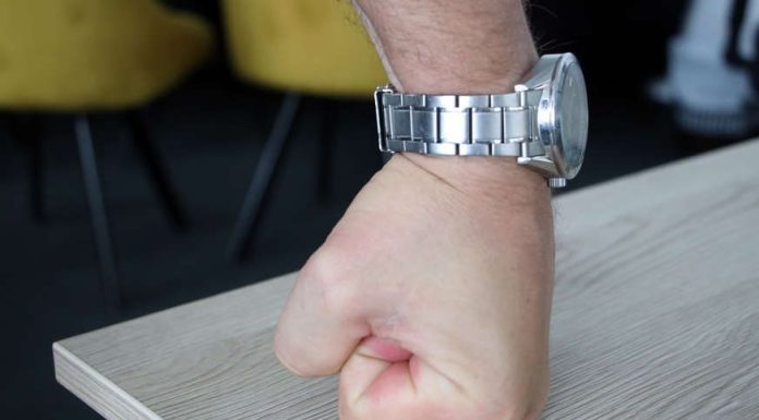 Jezive prijetnje u školi: Učenik zbog ocjene najavio masakr, ovo je uradio pred svima Jezive prijetnje u školi: Učenik zbog ocjene najavio masakr, ovo je uradio pred svima - featured image