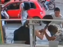 Snimak koji je šokirao mnoge: Muškarac se kukavički skrivao dok je žena sama savladala napača - featured image