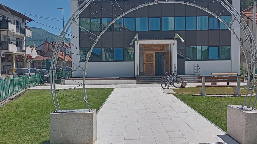 Muškarac u Gornjem Vakufu 'krstio' djecu i džamiju, efendija ga prijavio policiji - featured image