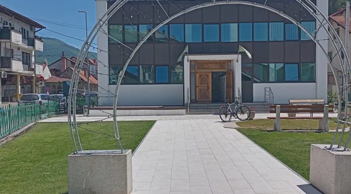 Muškarac u Gornjem Vakufu 'krstio' djecu i džamiju, efendija ga prijavio policiji - featured image