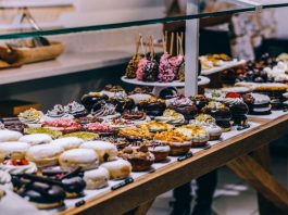 Pojedite nešto slatko i učinite dobro djelo: Pomozi.ba organizuje humanitarni bazar u SCC - featured image