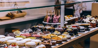 Pojedite nešto slatko i učinite dobro djelo: Pomozi.ba organizuje humanitarni bazar u SCC - featured image