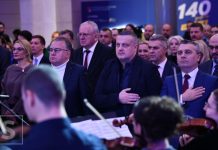 Nekima za 27 KM, ali ne političarima u FBiH: Plate Bradari, Nikšiću i ministrima više za 500 KM Nekima za 27 KM, ali ne političarima u FBiH: Plate Bradari, Nikšiću i ministrima više za 500 KM - featured image