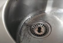 Metoda za čišćenje začepljenog odvoda: Jednostavna tehnika uz dvije uobičajene stvari Metoda za čišćenje začepljenog odvoda: Jednostavna tehnika uz dvije uobičajene stvari - featured image