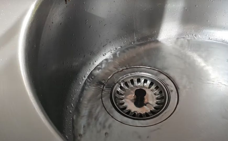 Metoda za čišćenje začepljenog odvoda: Jednostavna tehnika uz dvije uobičajene stvari - featured image